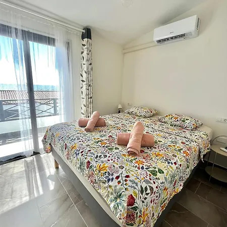 Casa Amarilla Costa Del Silencio